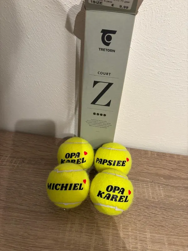 Tennisballen met persoonlijke namen